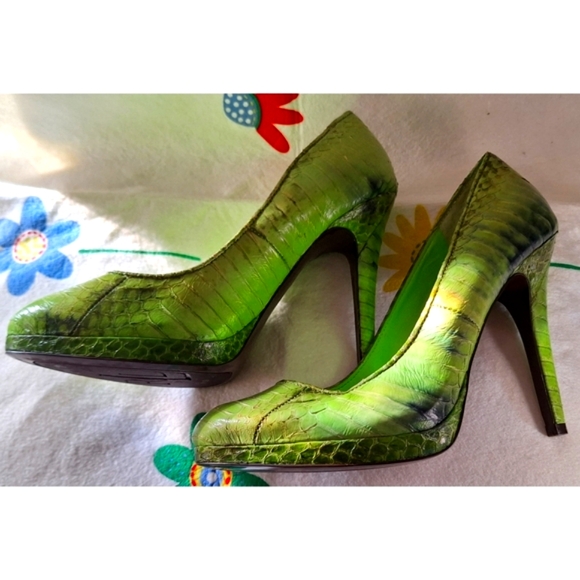 Lauren Ralph Lauren | Kailee Snakeskin Embossed Platform Pumps - Lime Green - Picture 7 of 13